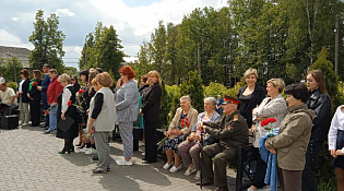 В День памяти и скорби шарьинцы возложили цветы к вечному огню